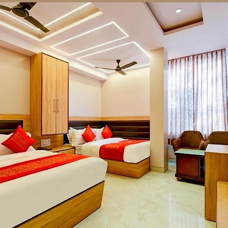 Hotel Express New Delhi Bagian luar foto