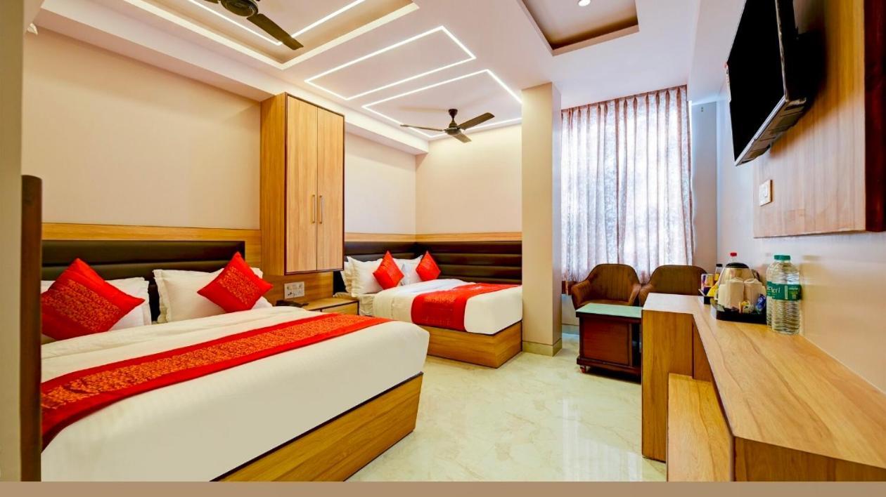 Hotel Express New Delhi Bagian luar foto