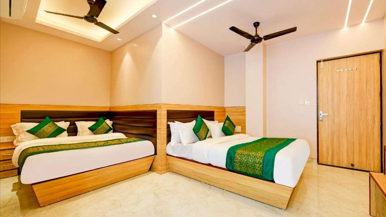 Hotel Express New Delhi Bagian luar foto