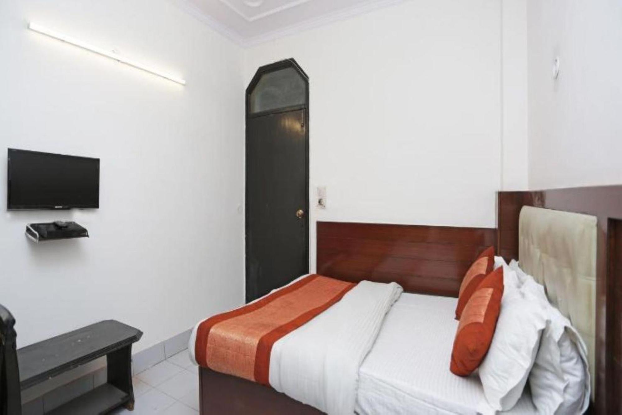 Hotel Express New Delhi Bagian luar foto