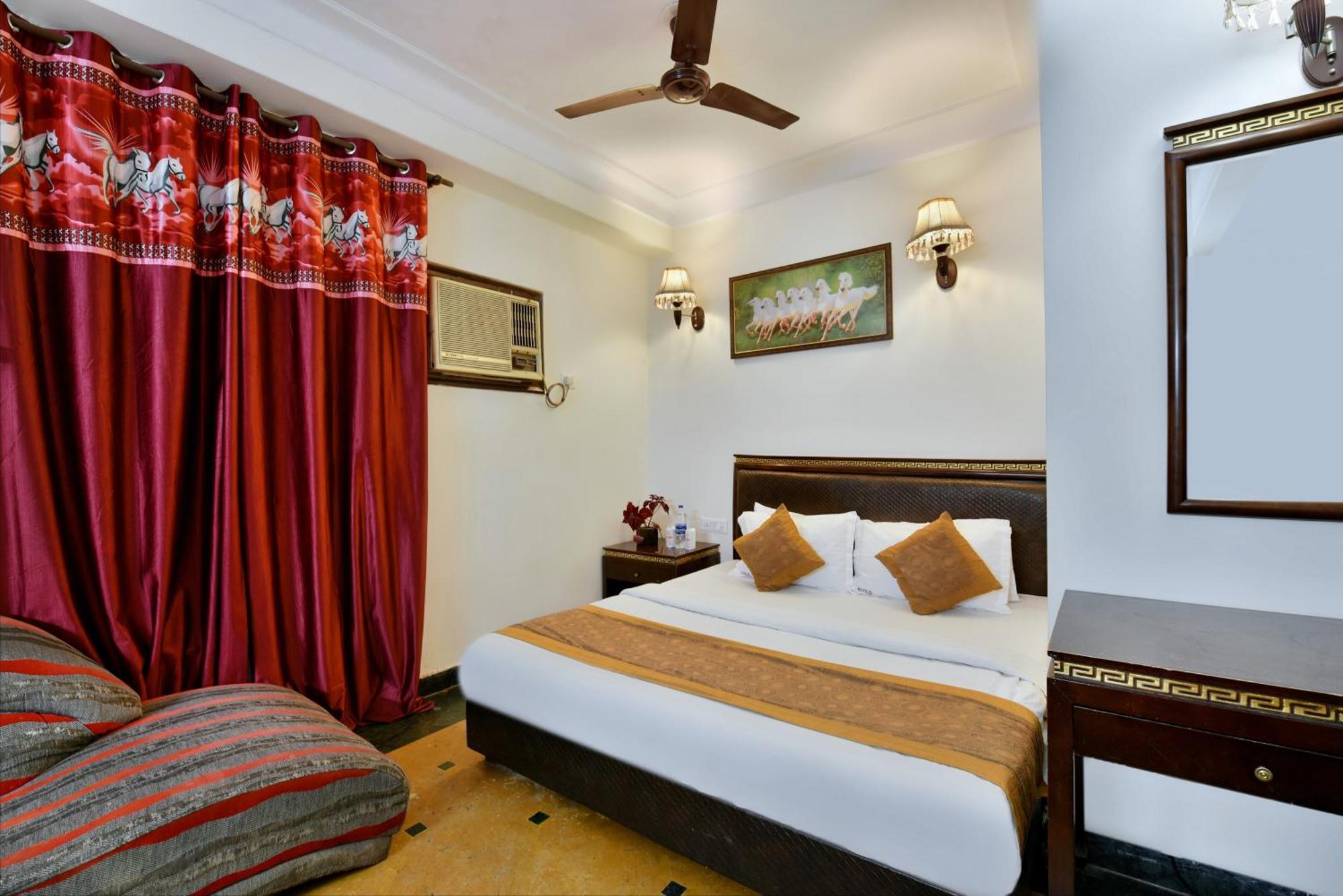 Hotel Express New Delhi Bagian luar foto