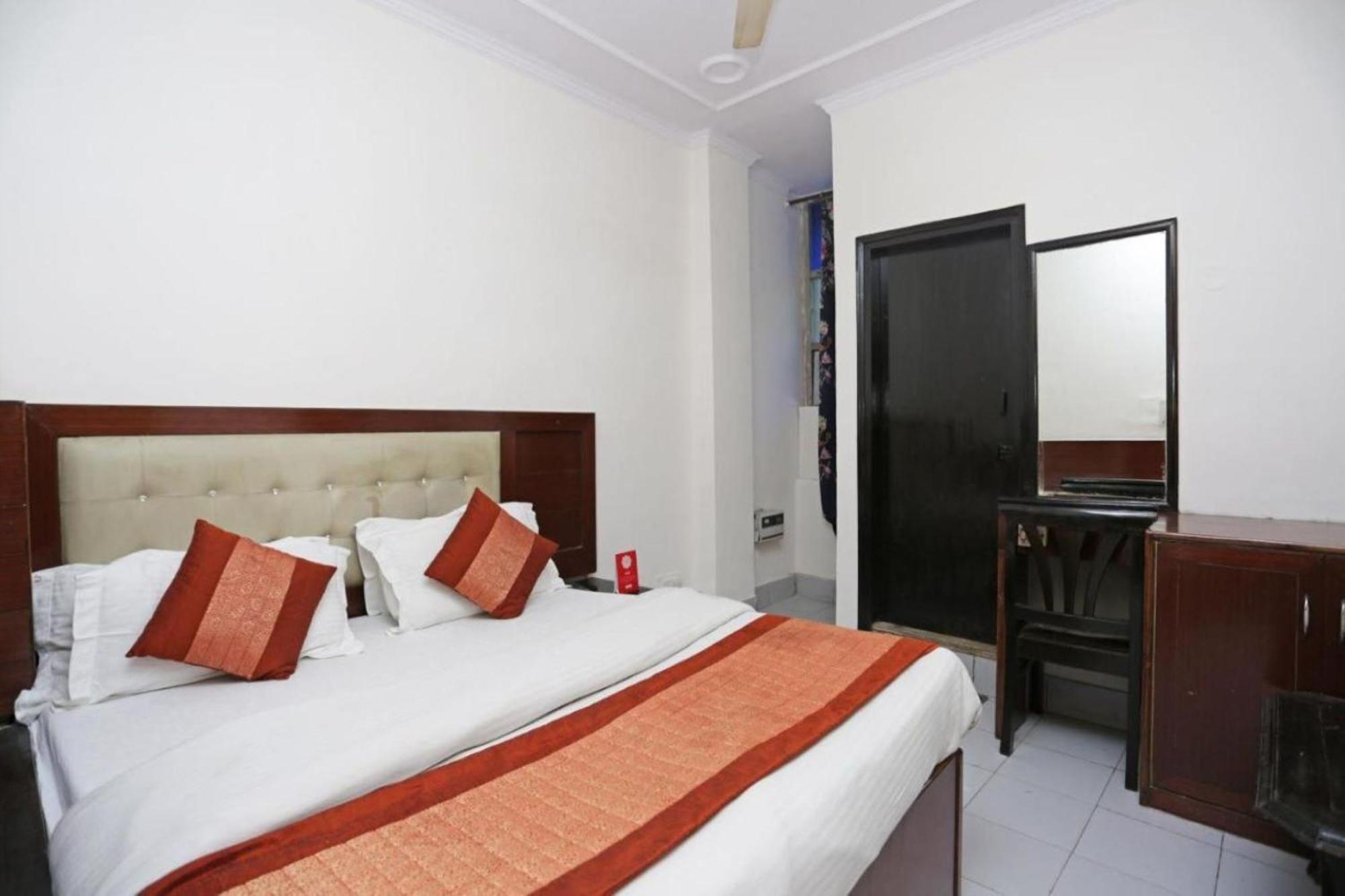 Hotel Express New Delhi Bagian luar foto