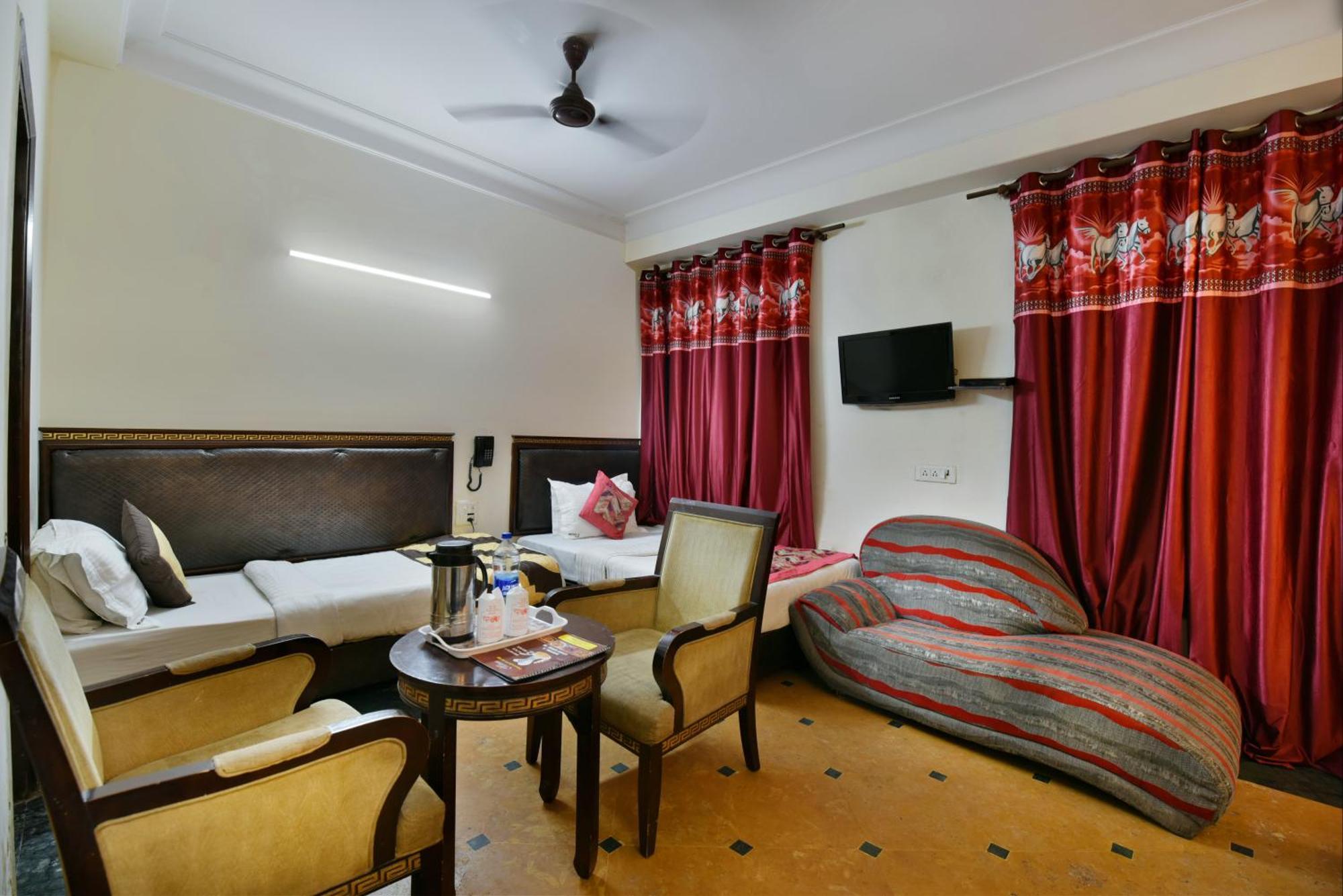 Hotel Express New Delhi Bagian luar foto
