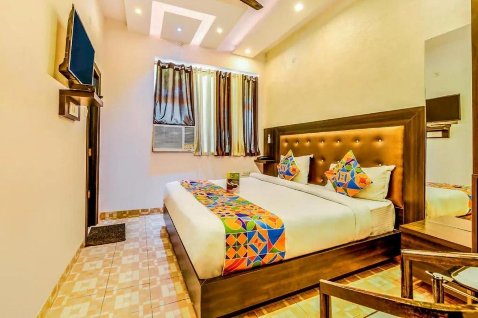 Hotel Express New Delhi Bagian luar foto